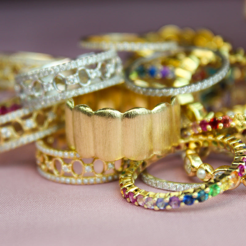 Scallop Cigar Band in Brushed Gold